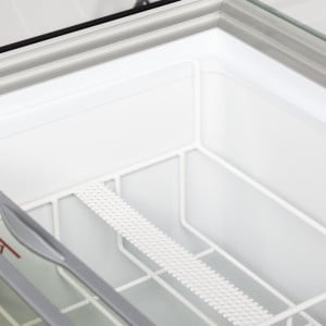 Congelador Baú para Sorvete com Vidro Curvo - 165 L TEFCOLD: Vitrine de Sorvetes Profissional com Tampas de Vidro Deslizantes