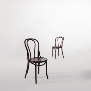 Cadeiras Bistrô Madeira Curvada Acabamento Nogueira. Charme e Conforto para o Seu Restaurante.