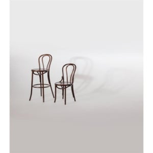 Cadeiras Bistrô Madeira Curvada Acabamento Nogueira. Charme e Conforto para o Seu Restaurante.