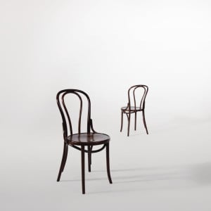 Cadeiras Bistrô Madeira Curvada Acabamento Nogueira. Charme e Conforto para o Seu Restaurante.