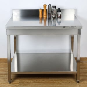 Mesa inox profissional Dynasteel: robustez e praticidade