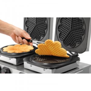 Máquina de Waffles Profissional Dupla - 2 x 5 Waffles em Formato de Coração - Bartscher