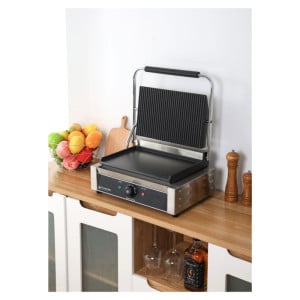 Grill Panini Grande Surface Rainurée/Lisse Dynasteel - Cuisson professionnelle parfaite pour restaurants et snacks