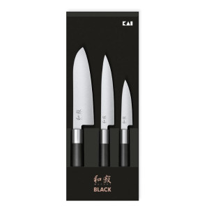 Set de 3 Couteaux Wasabi Black - Office Universel et Santoku de KAI : qualité, performance et précision en cuisine.