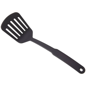 Perforated plastic spatula Lacor - Practicality and resistance for kitchen professionals
